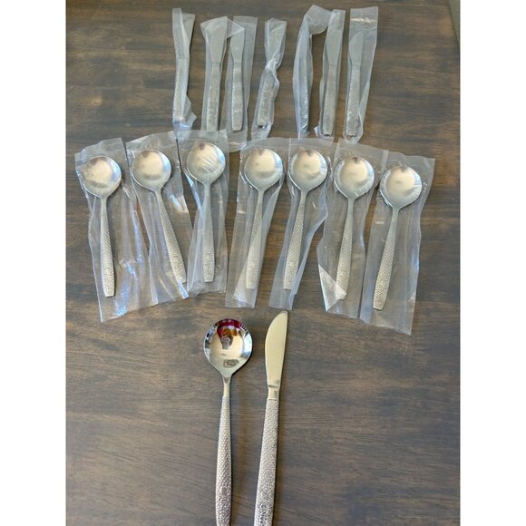 Vintage United Airlines Fish Scale Flatware 16 pieces Knives and Spoons - Picture 1 of 8